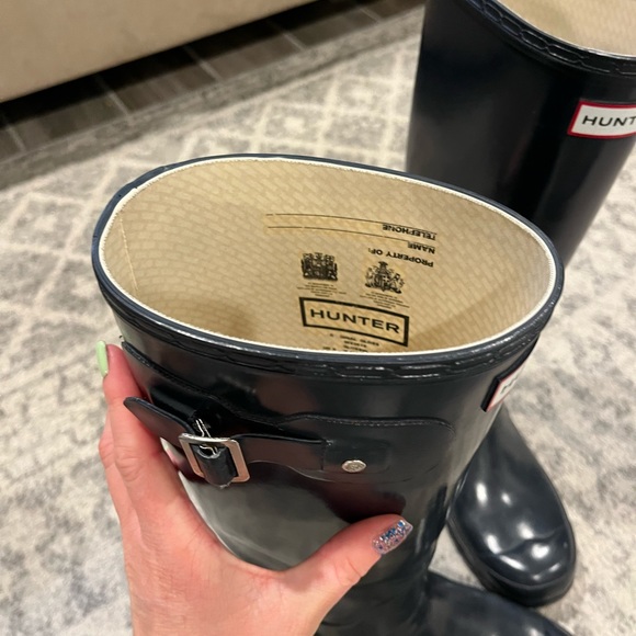 Woman's size 7 rain boots - Picture 3 of 9